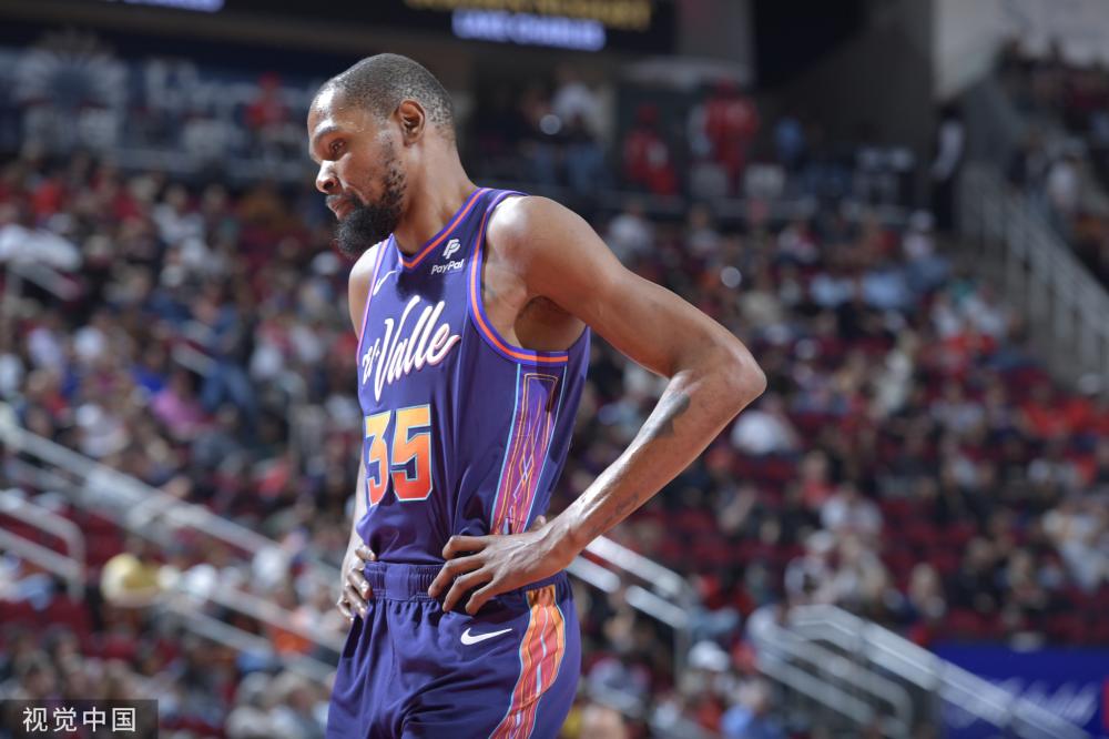 在替补席 在替补席